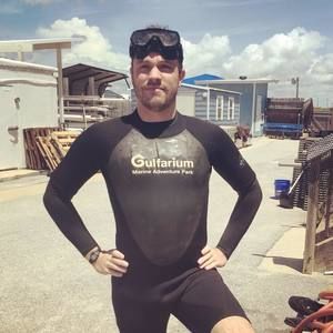 Meet your Posher, Issac